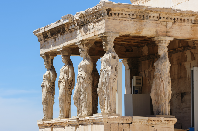 Caryatids（女性雕像柱）